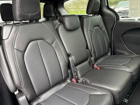 New 2026 Chrysler Pacifica Select image 22