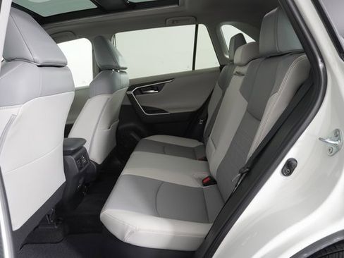 Used 2022 Toyota RAV4 Limited image 33