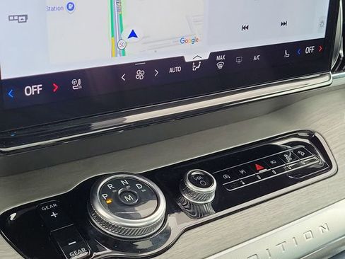 Used 2025 Ford Expedition Max Platinum image 29