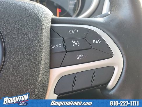 Used 2017 Jeep Cherokee Trailhawk image 22