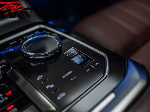 Used 2023 BMW 760i xDrive image 45