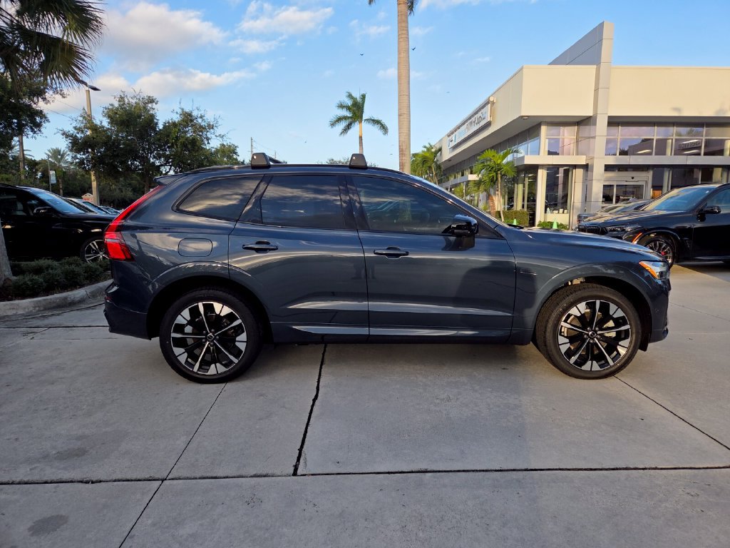 Used 2026 Volvo XC60 B5 Plus AWD/4WD image 3