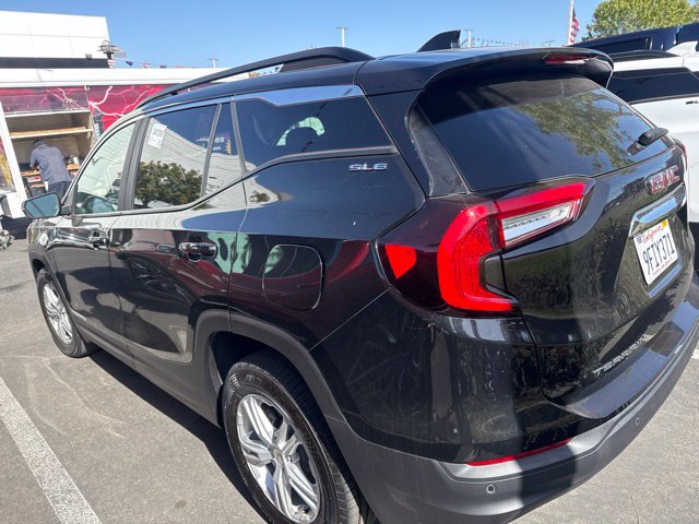 Used 2023 GMC Terrain SLE w/ Driver Convenience Package FWD image 2