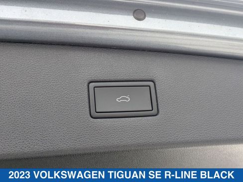 Used 2023 Volkswagen Tiguan SE R-Line image 34