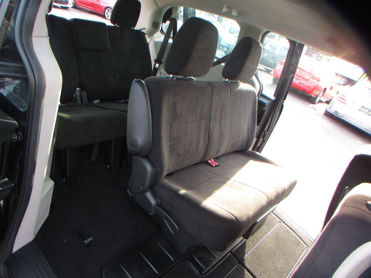 Used 2013 Dodge Grand Caravan American Value Package FWD image 12