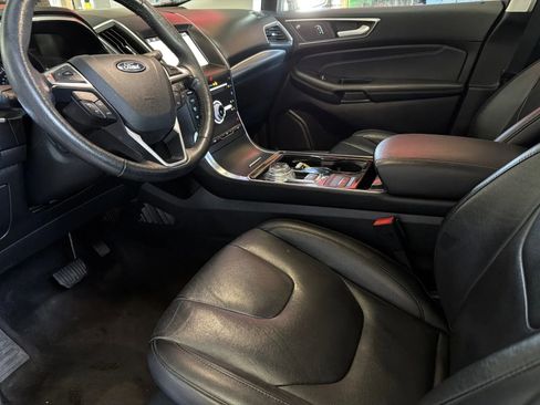 Used 2019 Ford Edge Titanium image 10