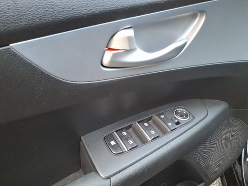 Certified 2023 Kia Forte LXS image 12