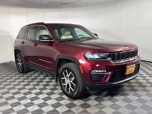 Certified 2025 Jeep Grand Cherokee Limited w/ Trailer Tow Package AWD/4WD image 3