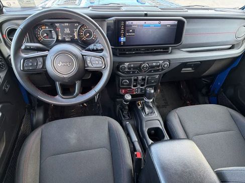Used 2024 Jeep Wrangler Rubicon image 11