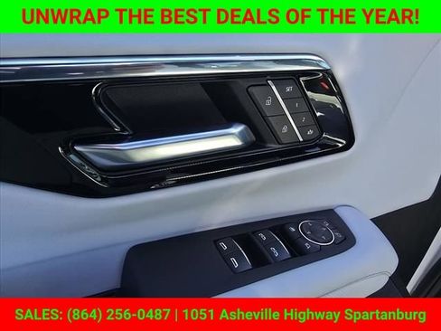 New 2025 Chevrolet Suburban Premier image 22