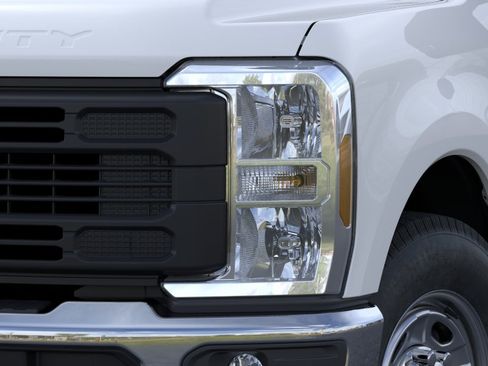 New 2026 Ford F250 XL w/ XL Driver Assist Package RWD image 18