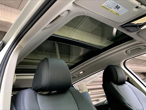 Used 2022 BMW X7 xDrive40i w/ Premium Package AWD/4WD image 13
