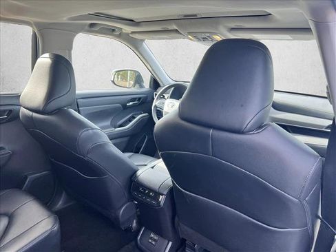 Certified 2024 Toyota Highlander XLE image 22