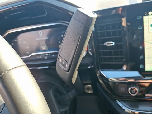 Used 2025 Chevrolet Silverado 2500 ZR2 w/ Technology Package image 15