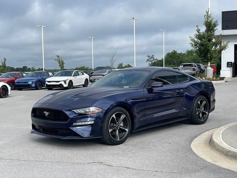 Used 2018 Ford Mustang Coupe RWD image 4