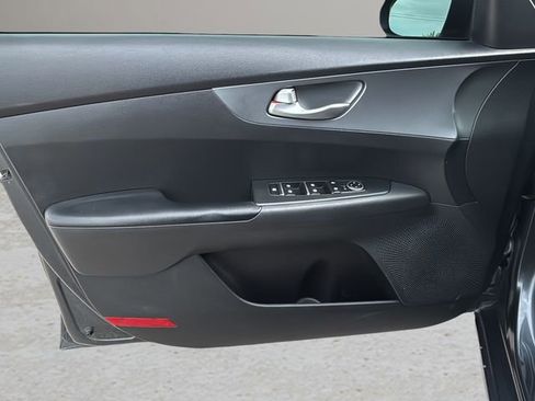 Used 2021 Kia Forte LXS FWD image 16
