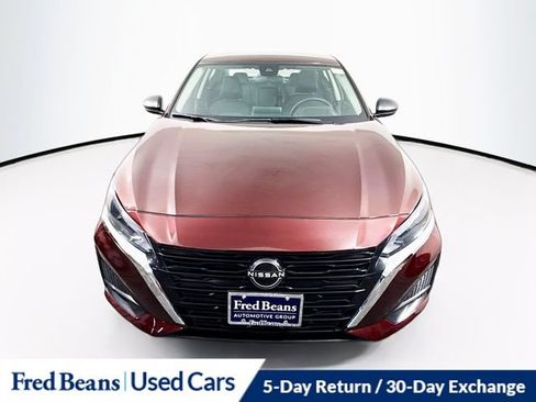 Used 2024 Nissan Altima 2.5 SV FWD image 2