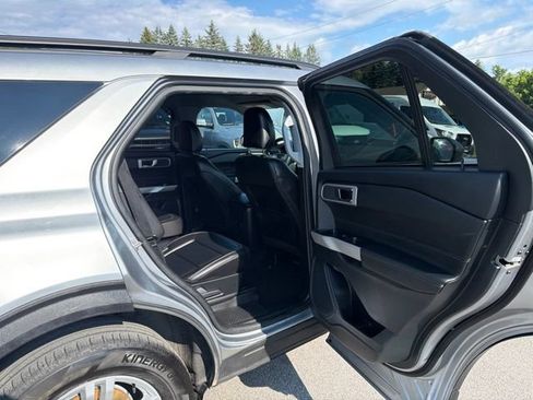 Used 2024 Ford Explorer XLT w/ Equipment Group 202A AWD/4WD image 35
