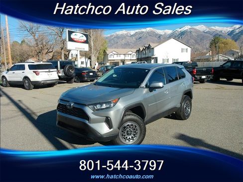 Used 2022 Toyota RAV4 LE image 1