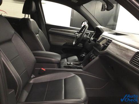 Used 2021 Volkswagen Atlas Cross Sport SE image 38