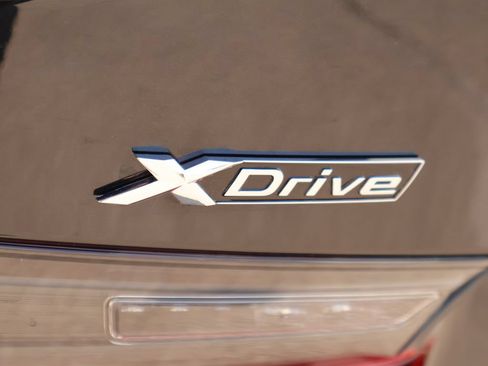 Certified 2025 BMW 330i xDrive Sedan w/ Premium Package AWD/4WD image 24