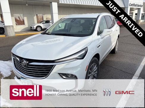 Used 2024 Buick Enclave Essence w/ Technology Package image 1