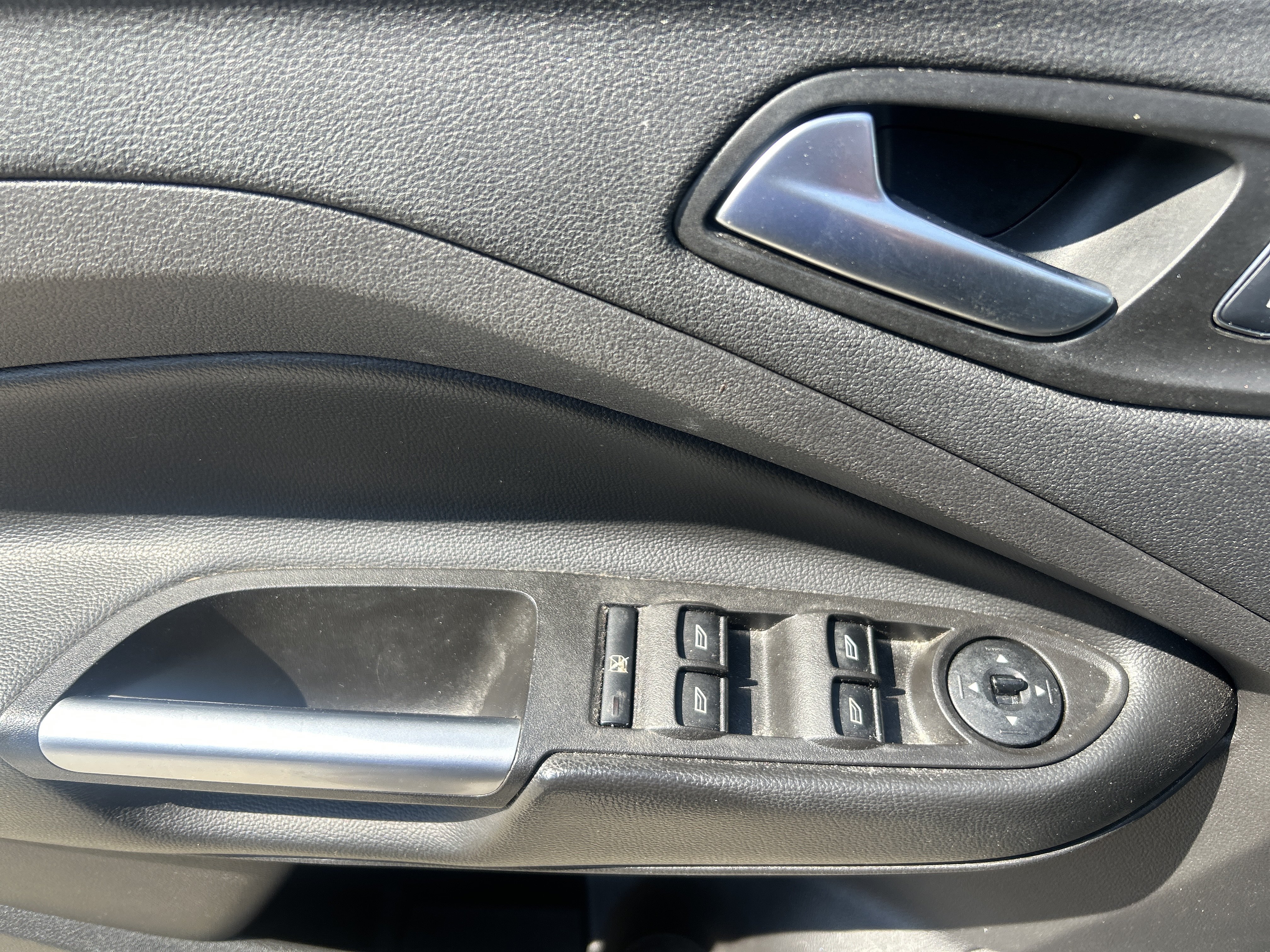 Used 2018 Ford Escape SE FWD image 14