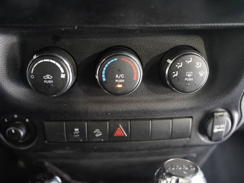 Used 2015 Jeep Wrangler Unlimited Sport w/ Quick Order Package 24S AWD/4WD image 18