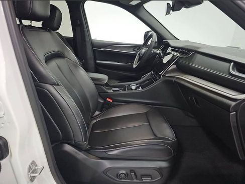 Used 2025 Jeep Grand Cherokee Limited 4xe image 9