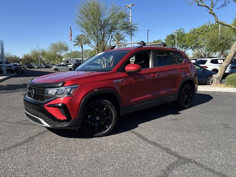 Used 2022 Volkswagen Taos SE image 32