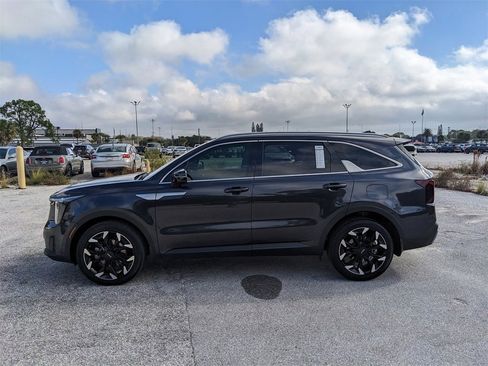 Certified 2025 Kia Sorento EX image 6