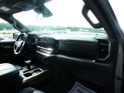 Used 2024 Chevrolet Silverado 1500 LT Trail Boss w/ LT Trail Boss Premium Package AWD/4WD image 14