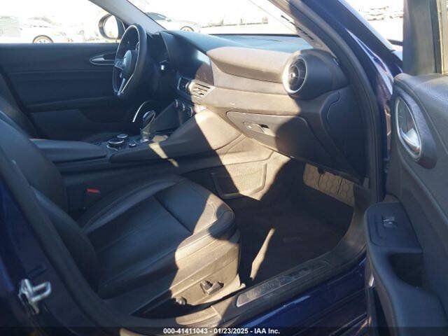 Used 2018 Alfa Romeo Giulia RWD image 5