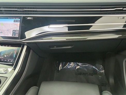 Used 2025 Audi Q8 Prestige w/ Prestige Package image 36