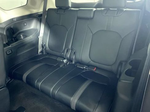 Used 2024 Honda Pilot Touring image 23