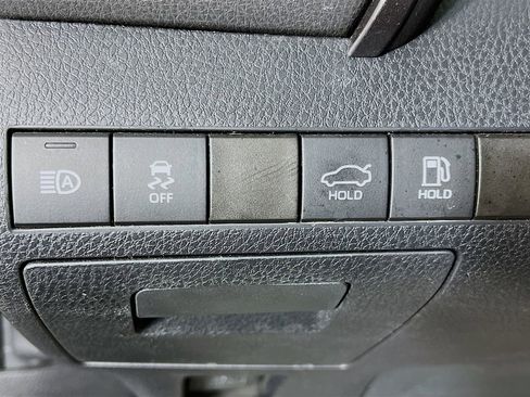 Used 2020 Toyota Camry SE image 13