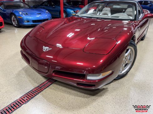 Used 2003 Chevrolet Corvette Coupe w/ Preferred Equipment Group RWD image 35