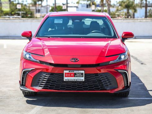Used 2026 Toyota Camry SE FWD image 3