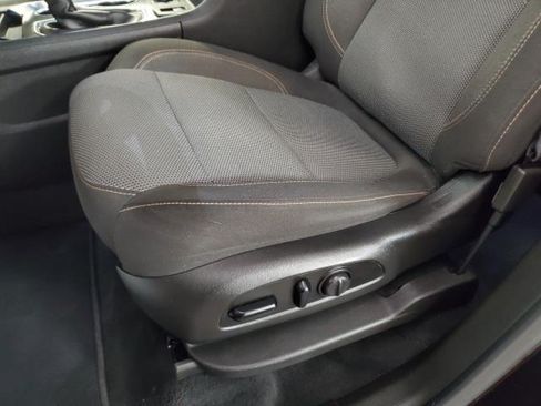 Used 2021 Chevrolet Traverse LT FWD image 14