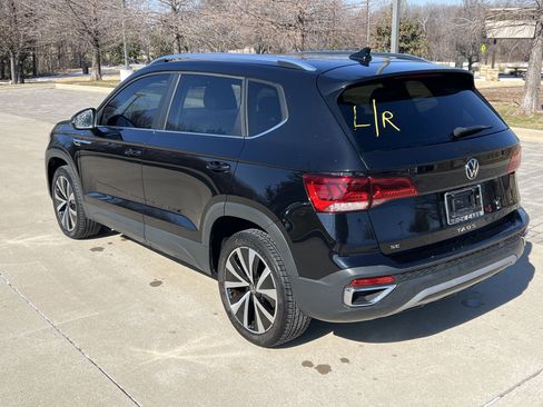 Used 2022 Volkswagen Taos SE w/ Panoramic Sunroof Package image 8