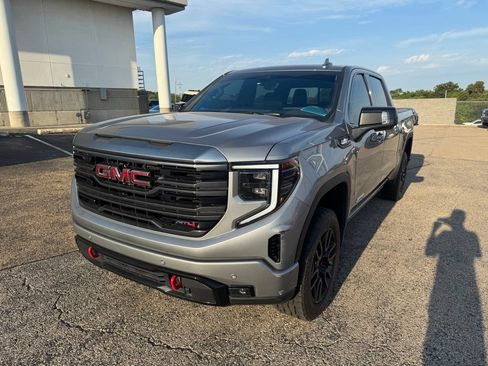 Used 2024 GMC Sierra 1500 AT4 w/ Technology Package AWD/4WD image 3