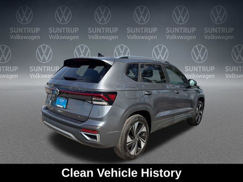 Used 2025 Volkswagen Taos SE AWD/4WD image 5