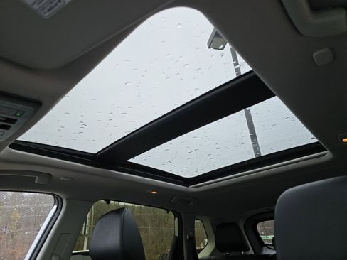 Used 2024 Nissan Rogue SV w/ SV Premium Package image 4