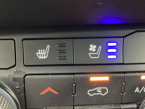 Used 2023 Dodge Durango GT image 31