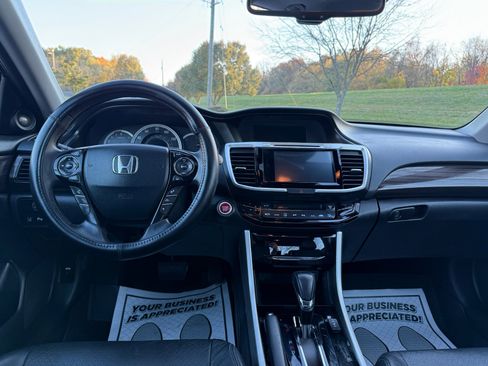 Used 2016 Honda Accord Touring image 10