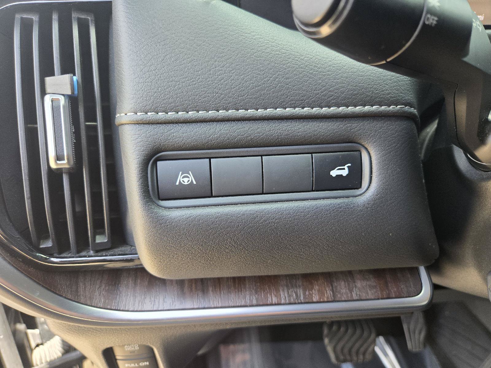 Used 2025 Nissan Armada SL w/ Captain's Chari Seat Package AWD/4WD image 16