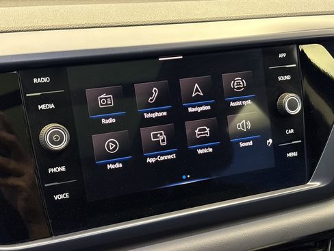 Used 2023 Volkswagen Taos SE w/ Panoramic Sunroof Package image 18