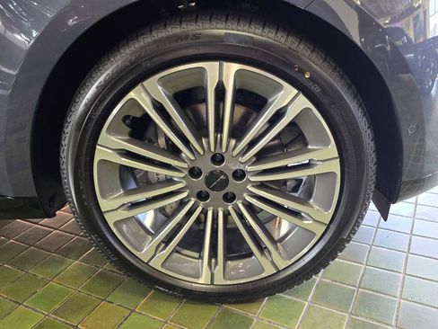 New 2026 Land Rover Range Rover SE image 9