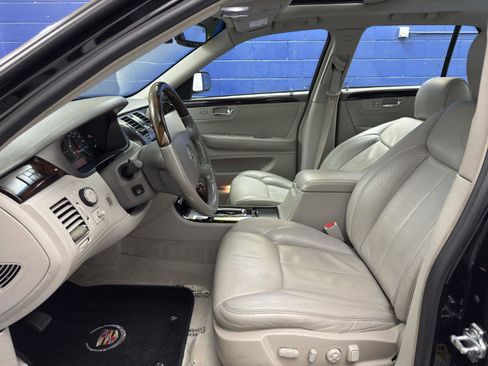 Used 2011 Cadillac DTS Premium image 19