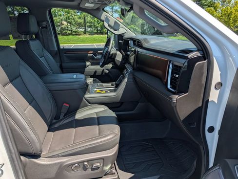 Used 2025 GMC Sierra 2500 Denali w/ Denali Reserve Package AWD/4WD image 13